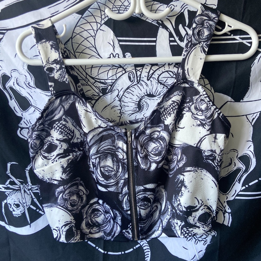 Skull and rose Crop top